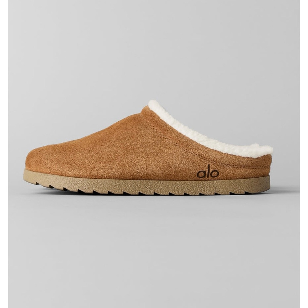 NIB!!! Alo Recovery Slipper - Saddle/Ivory!
Size 5M/7W